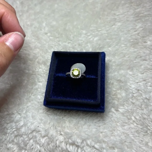 NEW Green Diamond Ring - Picture 1 of 4